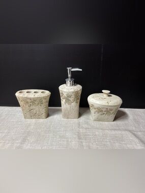 Croscill Ivy 3 pc Bath Accessory Set